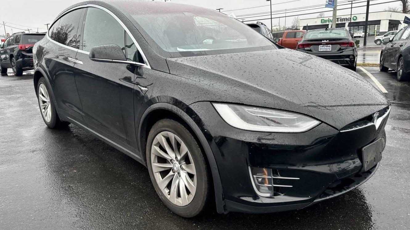 TESLA MODEL X 2018 5YJXCBE25JF088087 image